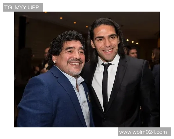 世界足球球星风采与成就分析：全球最佳球员争议与荣誉背后的故事