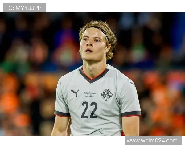 足球场上的长发风潮 足球球星的魅力与个性展示 足球场上的长发风潮 足球球星的魅力与个性展示